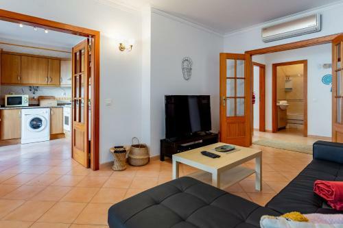 Authentic 2bdr Apartment W/pool By Lovelystay
