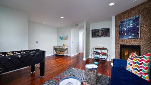 Private Home Ocean View, Air-conditioned Just Steps To The Beach