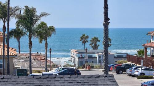 Private Home Ocean View, Air-conditioned Just Steps To The Beach
