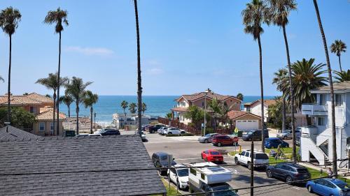 Private Home Ocean View, Air-conditioned Just Steps To The Beach