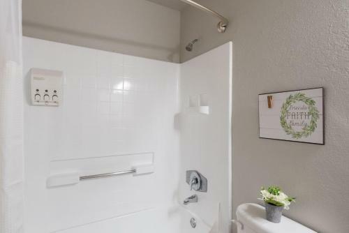 Apartamento Modern 70's 2br + Game Night House + Pool & Gym
