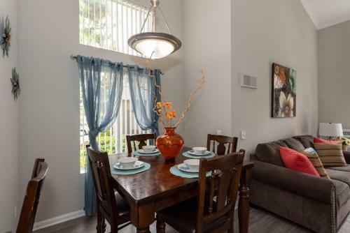 Apartamento Modern 70's 2br + Game Night House + Pool & Gym