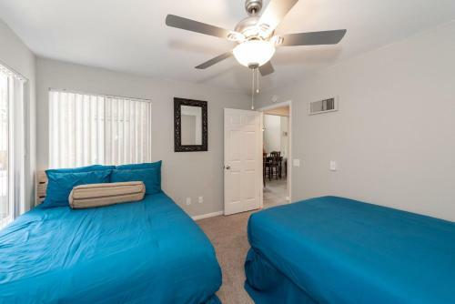 Apartamento Modern 70's 2br + Game Night House + Pool & Gym