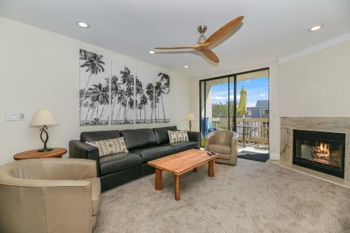 C300 Mid-century Palm Paradise