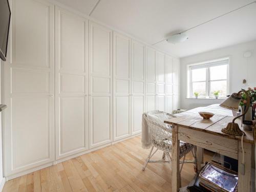 Bright Apartment With Access To A Huge Terrace