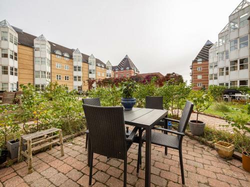 Bright Apartment With Access To A Huge Terrace