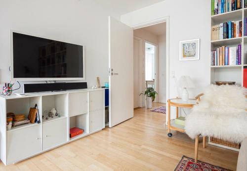 Bright Apartment With Access To A Huge Terrace