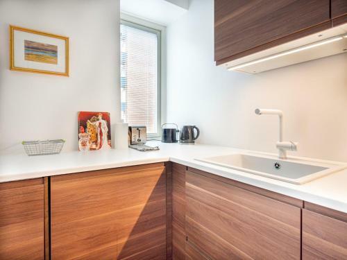 Central Beautiful 1 Bedroom Apartment With Terrace