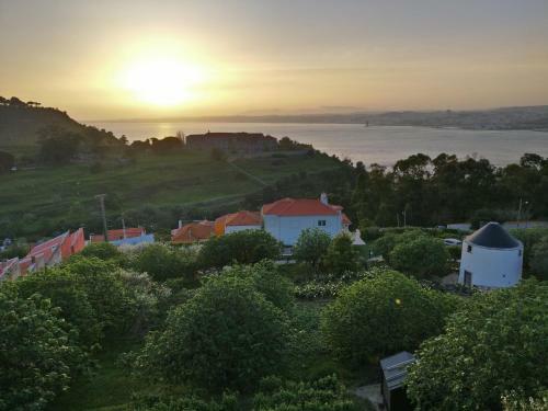 Bed & Breakfast Ol� Bel�m! Cozy Windmill, Stunning Views To Lisboa