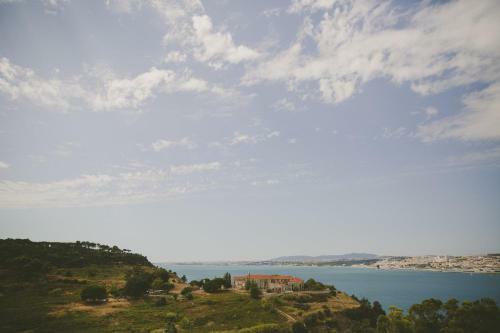 Bed & Breakfast Ol� Bel�m! Cozy Windmill, Stunning Views To Lisboa