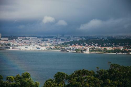 Bed & Breakfast Ol� Bel�m! Cozy Windmill, Stunning Views To Lisboa