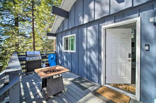 Chic Running Springs Forest Cabin With Deck!