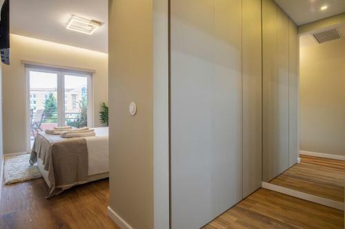 Deluxe 2bdr Apartment In Carcavelos By Lovelystay