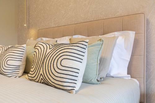Deluxe 2bdr Apartment In Carcavelos By Lovelystay