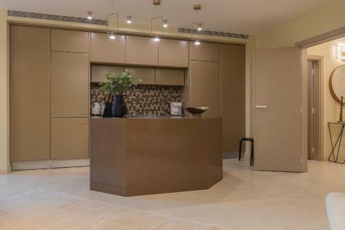 Deluxe 2bdr Apartment In Carcavelos By Lovelystay