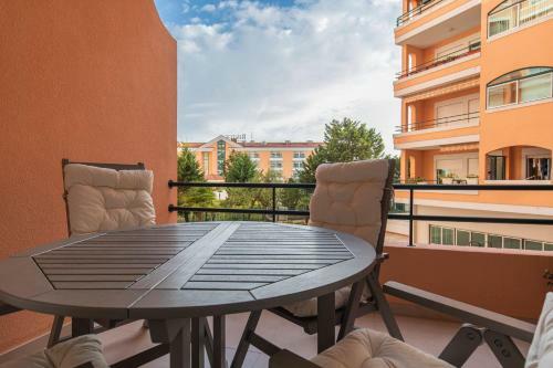 Deluxe 2bdr Apartment In Carcavelos By Lovelystay