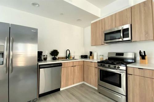3bd/3ba Modern Hollywood Townhouse With Private Rooftop