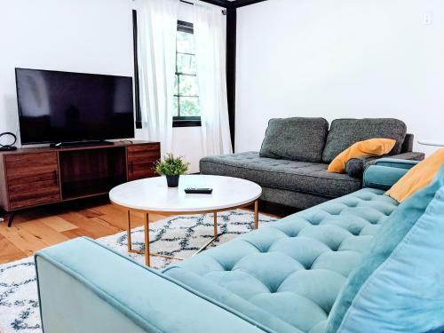 Hostal Mediterranean Chic Home With Pool & Bbq - 3 Br/2ba