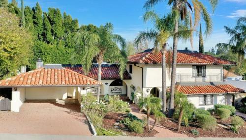 Hostal Mediterranean Chic Home With Pool & Bbq - 3 Br/2ba