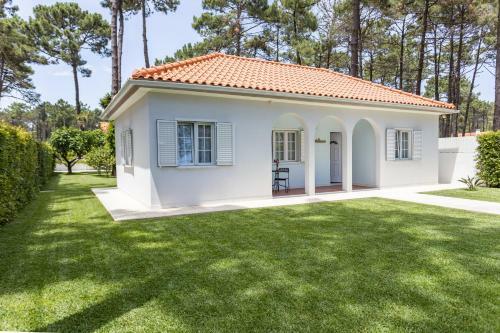Casa Aroeira - Beach Bungalow Near Lisbon