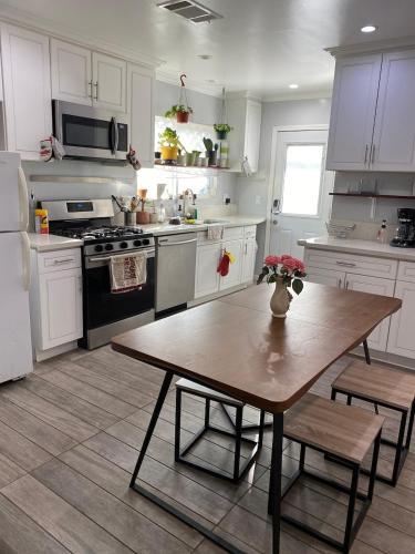 Private Room In La W/ Wifi & Shared Kitchen.