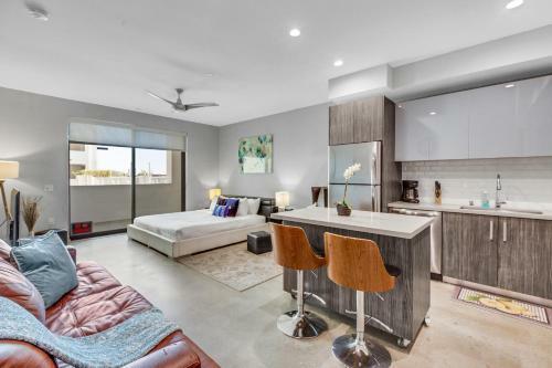 Suitesrus Apart Hotel At Miracle Mile