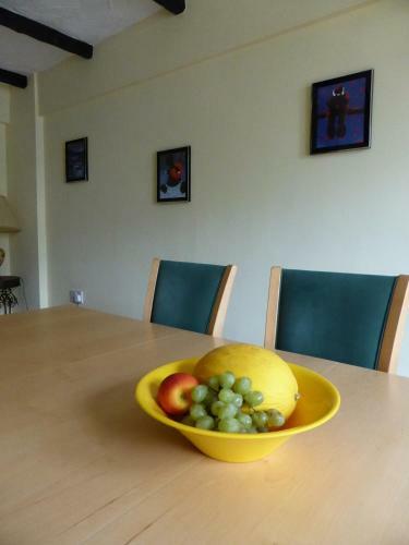 Bridge Cottage, Bainbridge, With Riverside Garden!