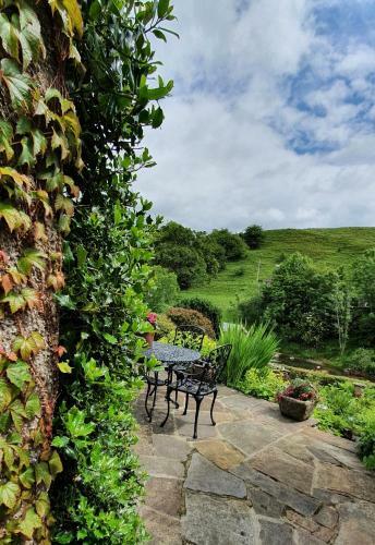Bridge Cottage, Bainbridge, With Riverside Garden!
