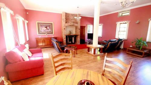 Lodge Coachouse