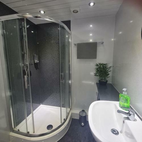 Levenside Holiday Apartment, Balloch, Loch Lomond