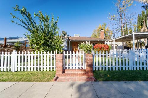 Cozy Modern Home In Sherman Oaks - Production Ok