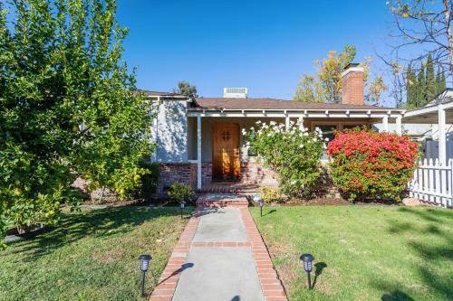 Cozy Modern Home In Sherman Oaks - Production Ok