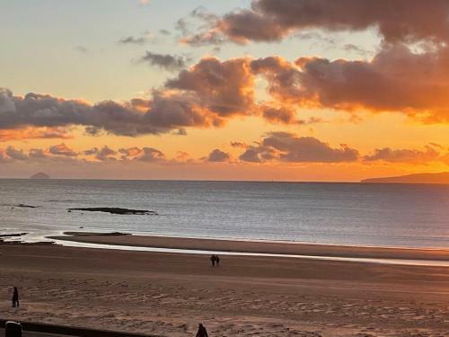 The Mila - Ayr Racecourse - Coorie Doon Apartments