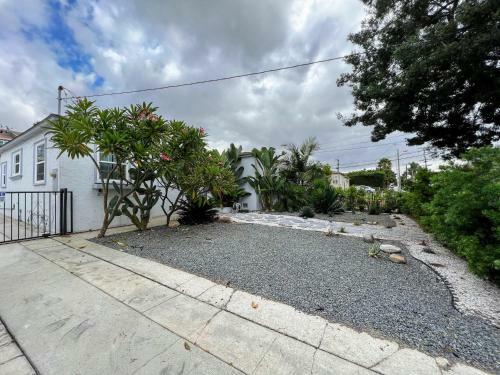 Memorable Renovated 1br Unit By The Pool