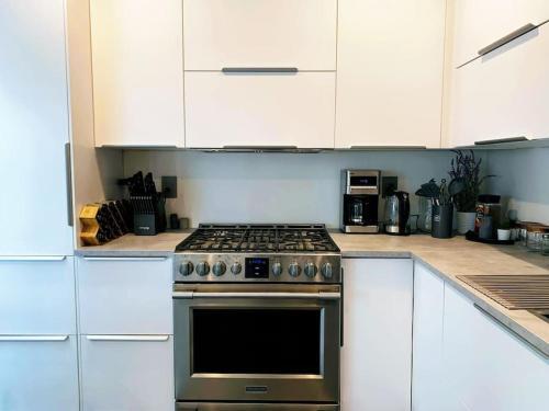 Memorable Renovated 1br Unit By The Pool