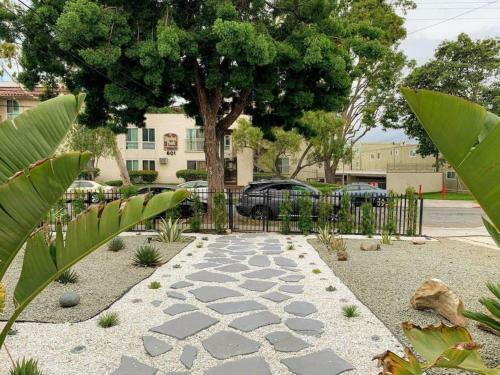 Memorable Renovated 1br Unit By The Pool