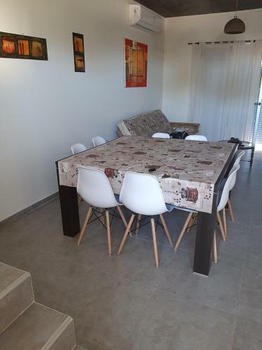 Duplex Monte Hermoso Con Patio Parrila Cochera