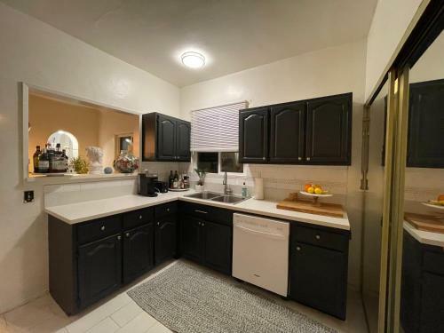 Fairfax / West Hollywood Room W/ Queen Bed