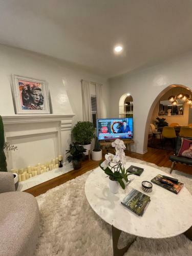 Fairfax / West Hollywood Room W/ Queen Bed