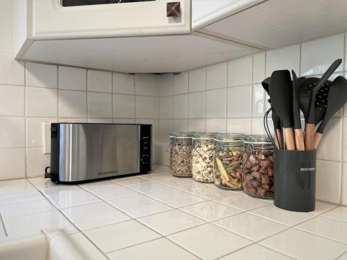 Diamond In Brentwood-lovely 2 Bedroom Private Unit