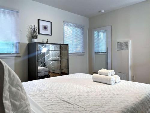 Diamond In Brentwood-lovely 2 Bedroom Private Unit