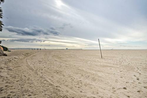 Apartamento Calming Beachfront Getaway Walk To Ocean!