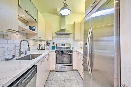 Apartamento Calming Beachfront Getaway Walk To Ocean!
