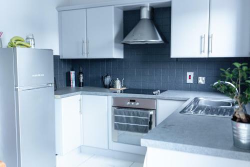 Causeway Coast Beach Front Ballycastle Apartment - 16