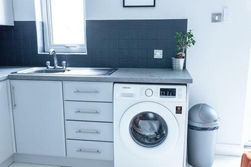 Causeway Coast Beach Front Ballycastle Apartment - 16