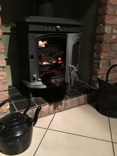 Stone Chat Cottage - Rural, Charming Cottage In Peaceful Location
