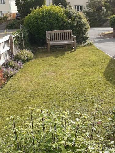 Cosy House, Near Beaches, Coastal Path And Local Shops