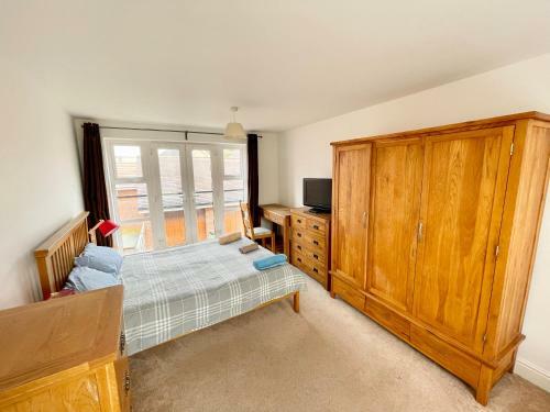 Basingstoke Townhouse Near Hospital