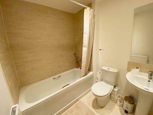 Basingstoke Townhouse Near Hospital