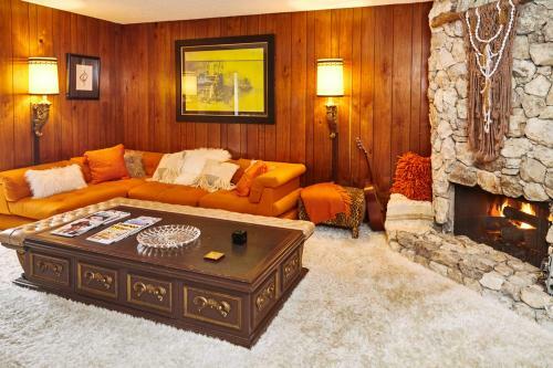 The Establishment, Quintessential 1969 Villa